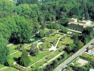 Descubre la historia y cómo llegar al Pazo Quiñones de León en Vigo